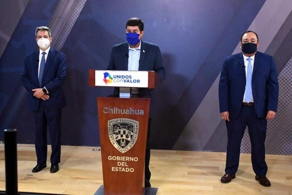 El Gobernador de Chihuahua en conferencia de prensa.