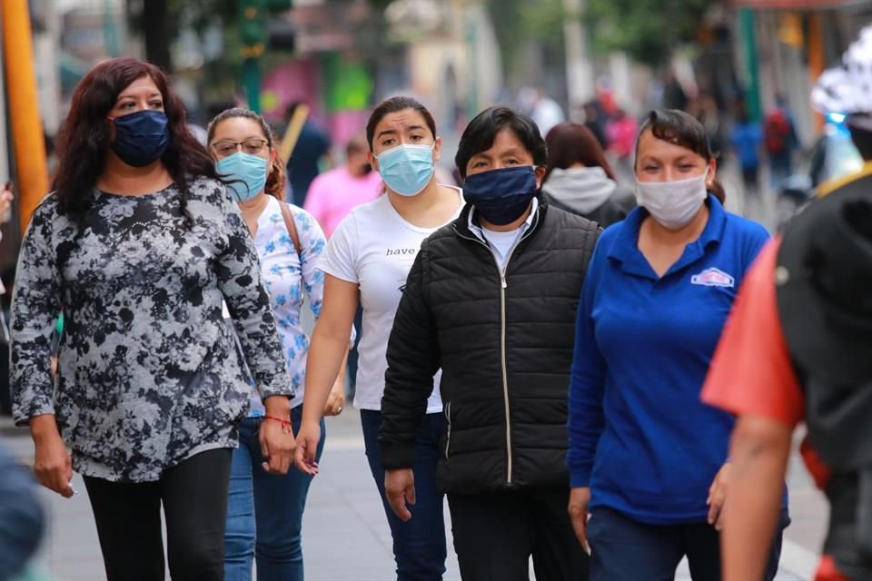 Con reapertura económica al 72 por ciento en Jalisco y más contagios por coronavirus, vuelve la obligatoriedad de cubrebocas en vía pública.