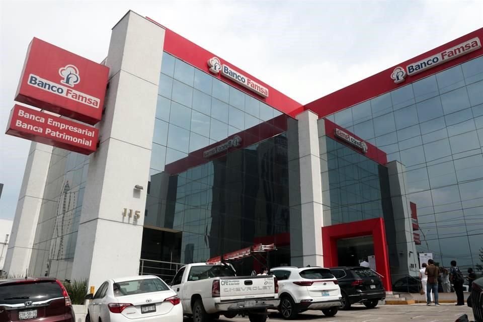 De acuerdo con Fitch, la quiebra de Banco Ahorro Famsa resaltó los riesgos en los bancos más pequeños del sector.