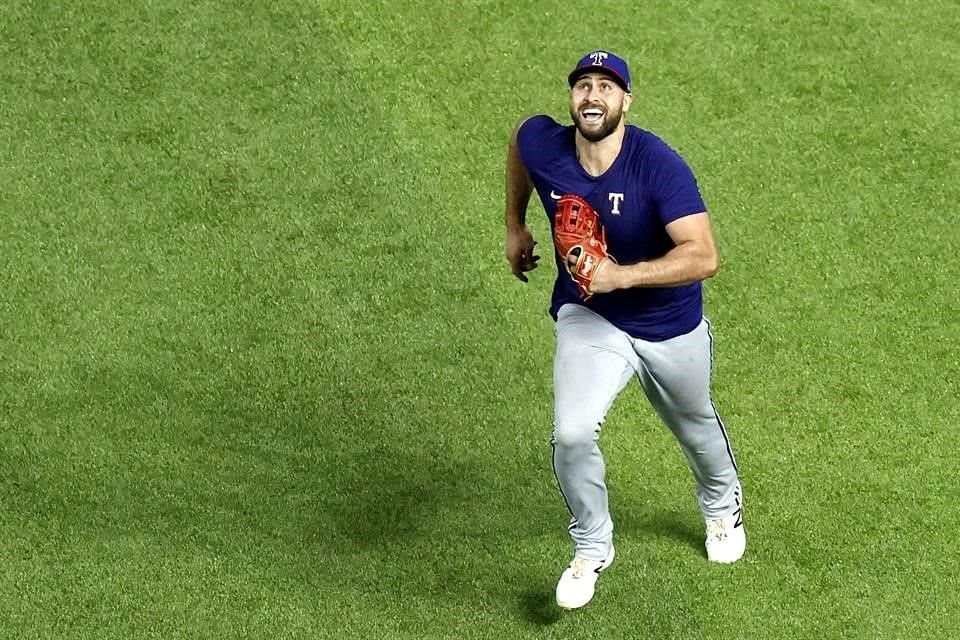 Joey Gallo recibió luz verde para integrarse a los entrenamientos con los Rangers de Texas.