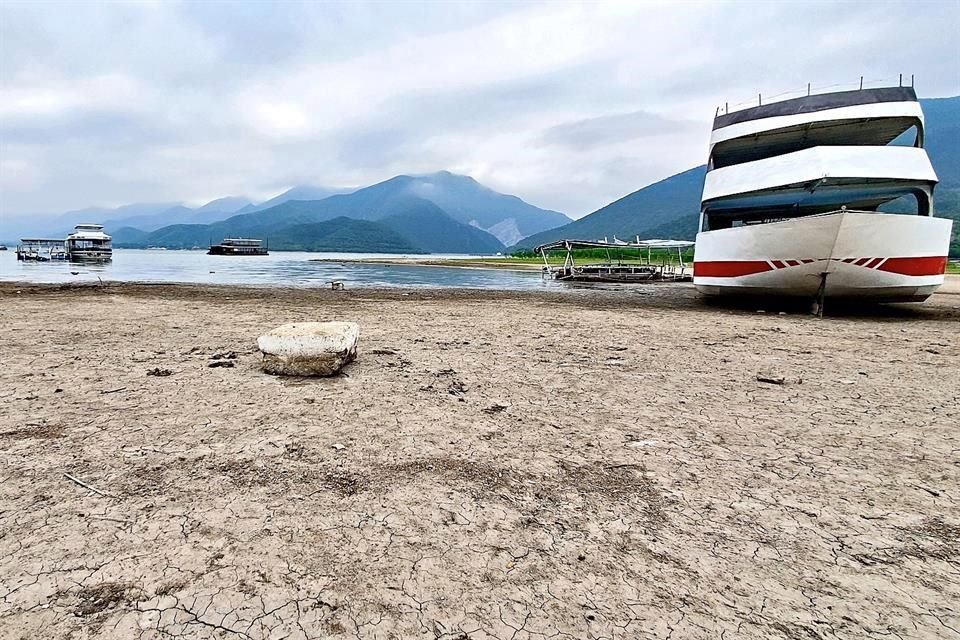 La Boca, en Santiago, registra llenado del 65 por ciento, exhibiendo islas de tierra en sus vasos.