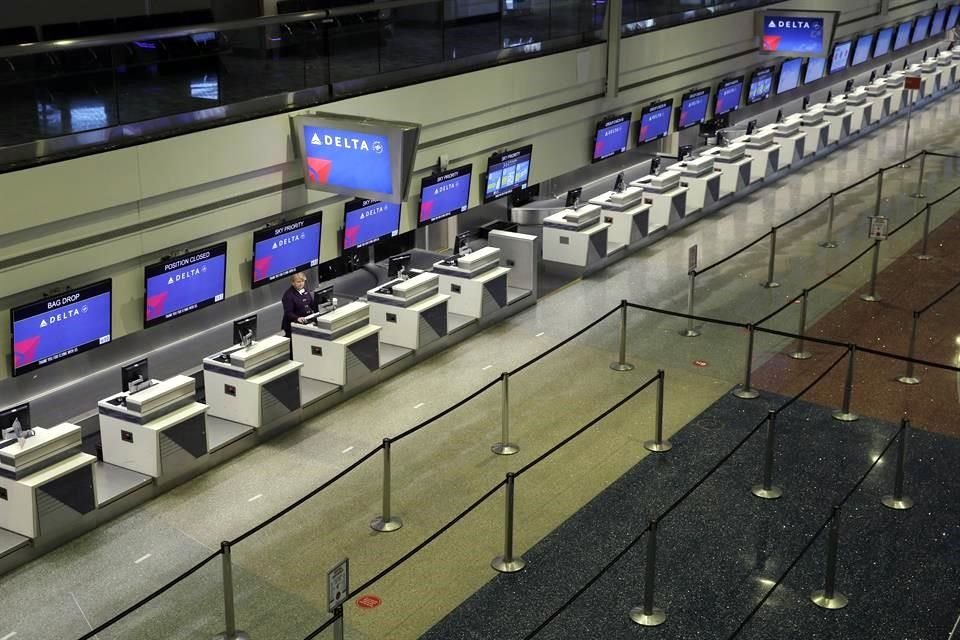 La aerolínea retrocedió en su plan de aumentar los vuelos en mil durante agosto y dijo que subirán solo en 500.