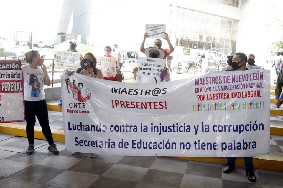 Maestros exigen modificar el esquema de jubilación planteado en la nueva Ley de Isssteleón.