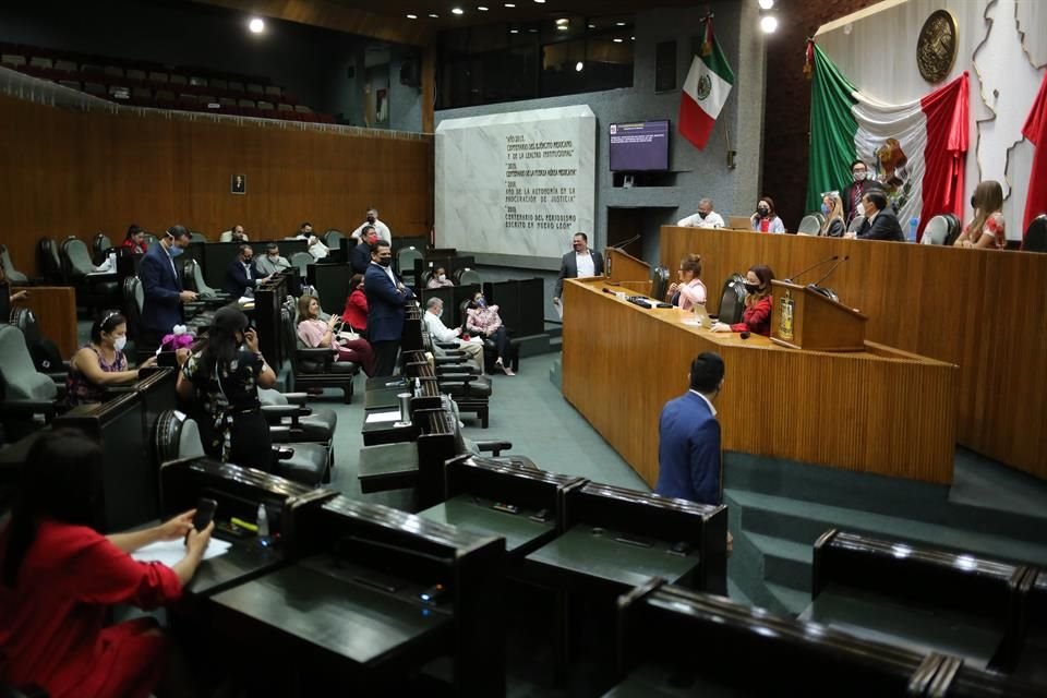 El Congreso local aprobó la nueva Ley del Isssteleón que permite al organismo disponer de cuotas de trabajadores para fondear pensiones.