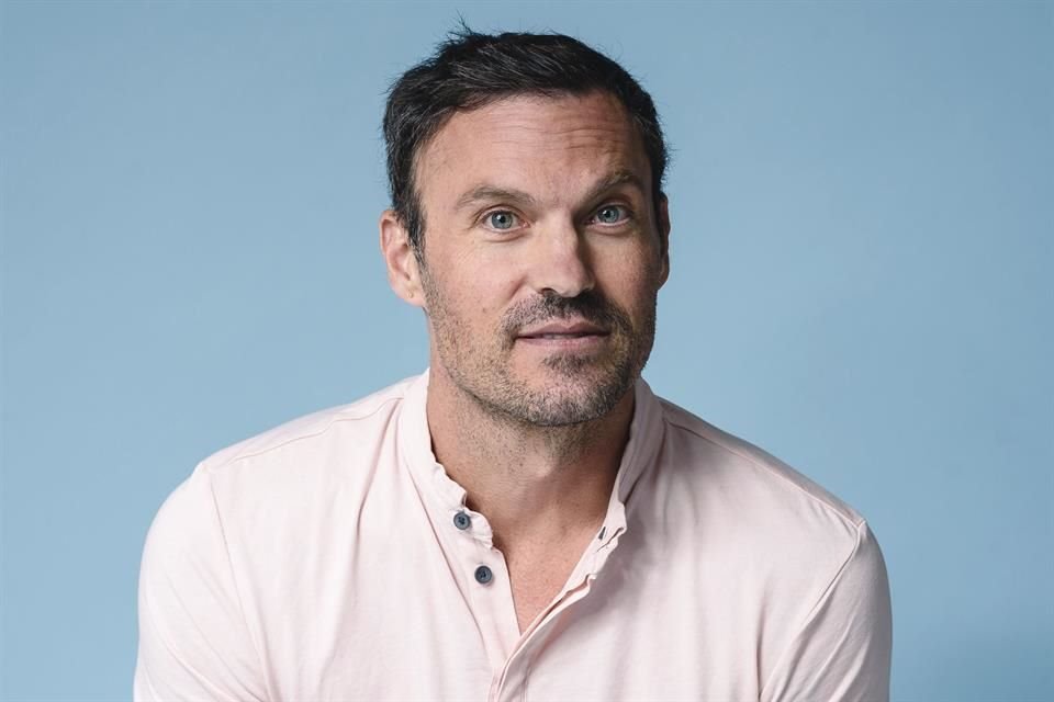 Brian Austin Green fue captado de la mano de la modelo Tina Louise a sólo unos meses de haberse separado de Megan Fox.