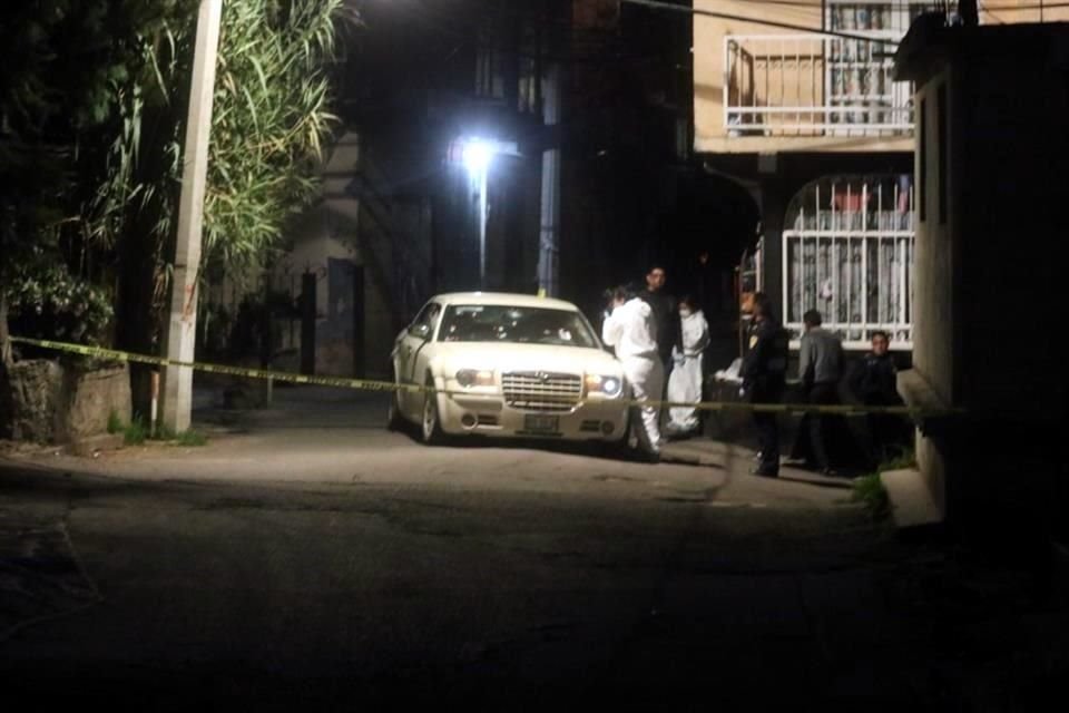 Por la madrugada, cuatro hombres que iban en un auto fueron ultimados a balazos en la Col. Santo Tomás Ajusco, mientras que la noche del martes, otros dos fueron asesinados, en San Miguel Ajusco.