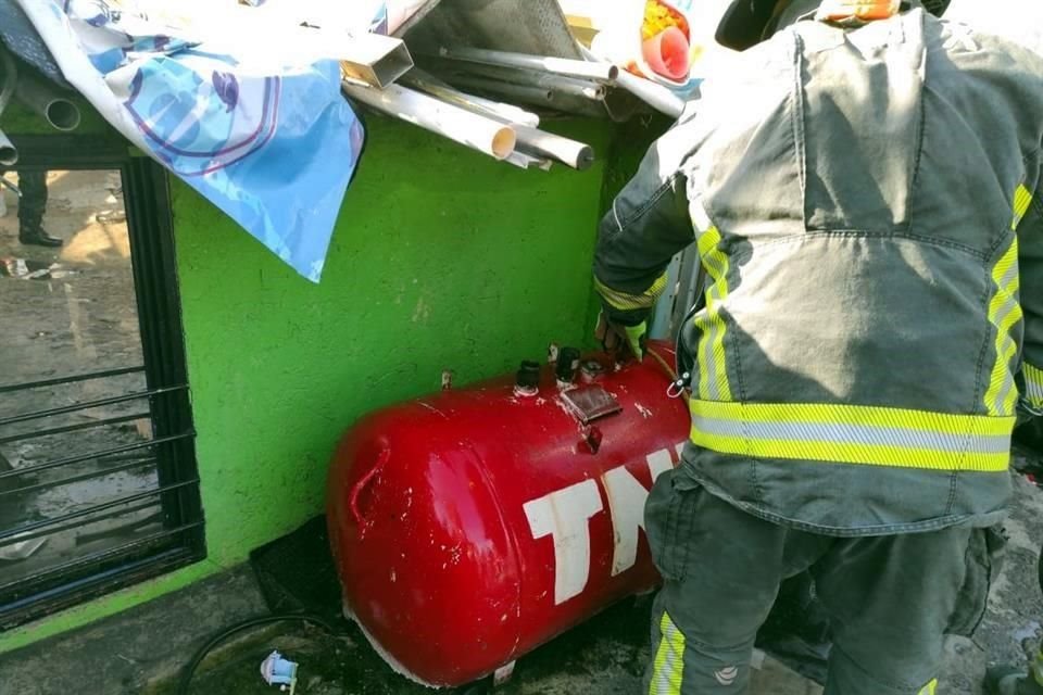 El estallido se registró esta mañana y fue provocado por una fuga en un tanque de gas estacionario.