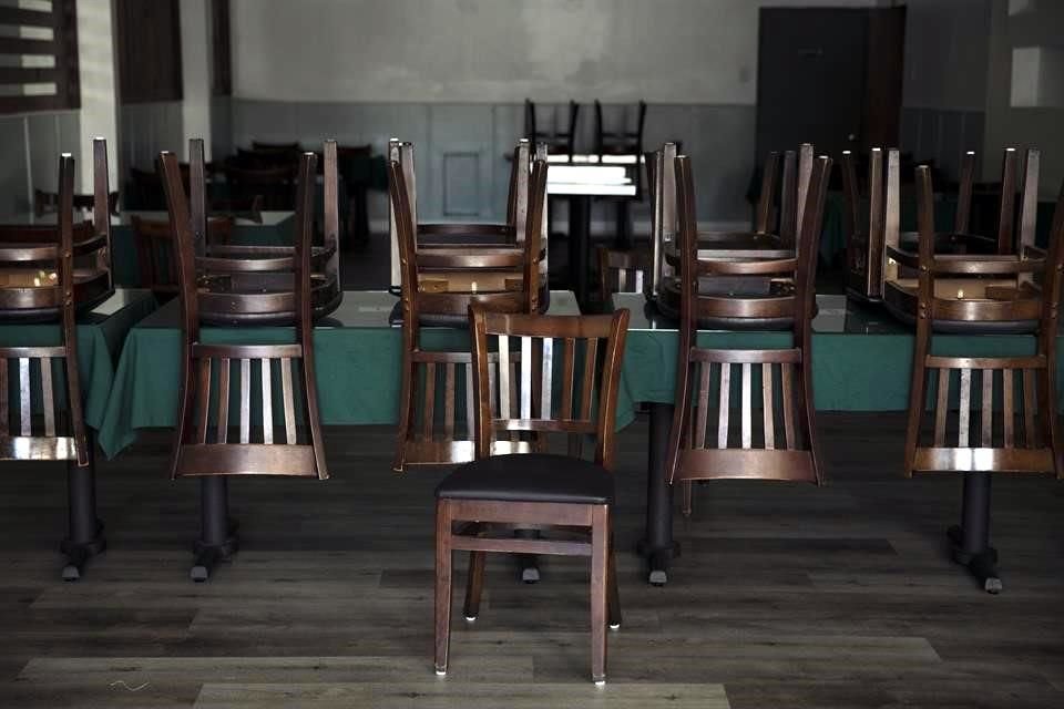 Vista de un restaurante de comida peruana en Los Ángeles, durante las medidas restrictivas por el Covid-19.