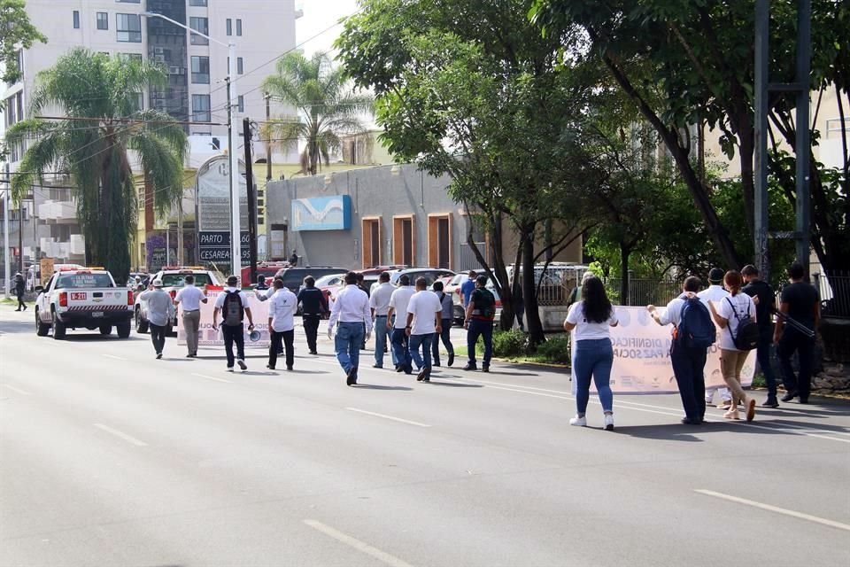 Policías marchan para pedir homologación salarial, jubilación digna y seguridad social para todos los agentes.