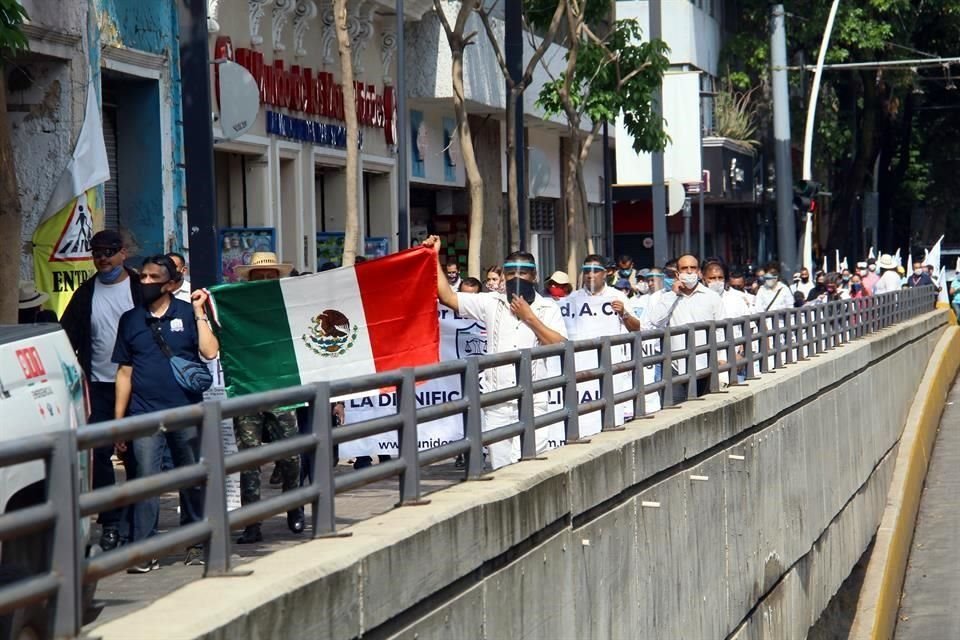 Los policías también pidieron que las autoridades atiendan algunas demandas en dignificación de su labor.