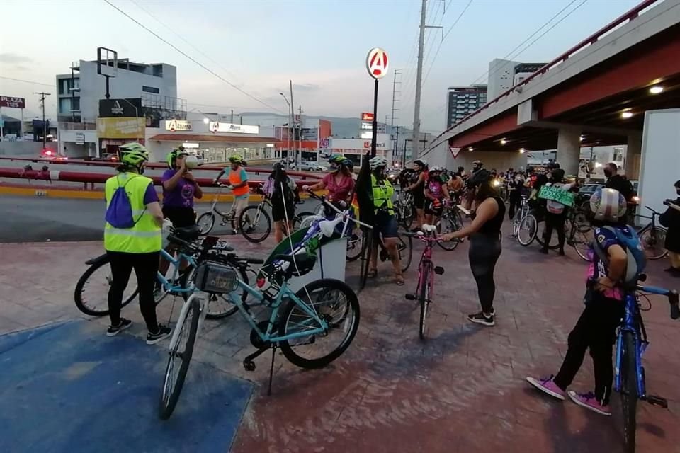 Una hora después, los ciclistas llegaron al cruce de Rangel Frías y Paseo de los Leones.