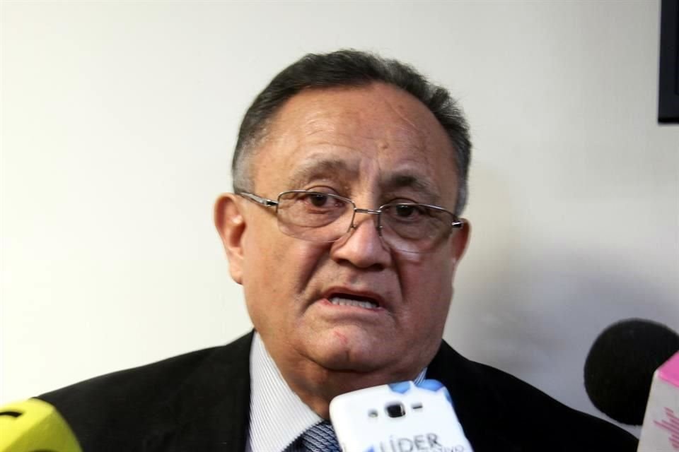 Luis Octavio Cotero Bernal, representante de los abogados que denuncian a diputados.