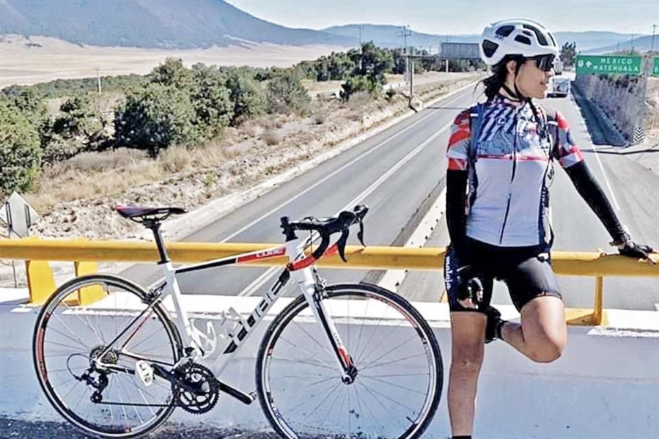 La ciclista tenía en redes imágenes de sus recorridos en bicicleta, que quedó destrozada.