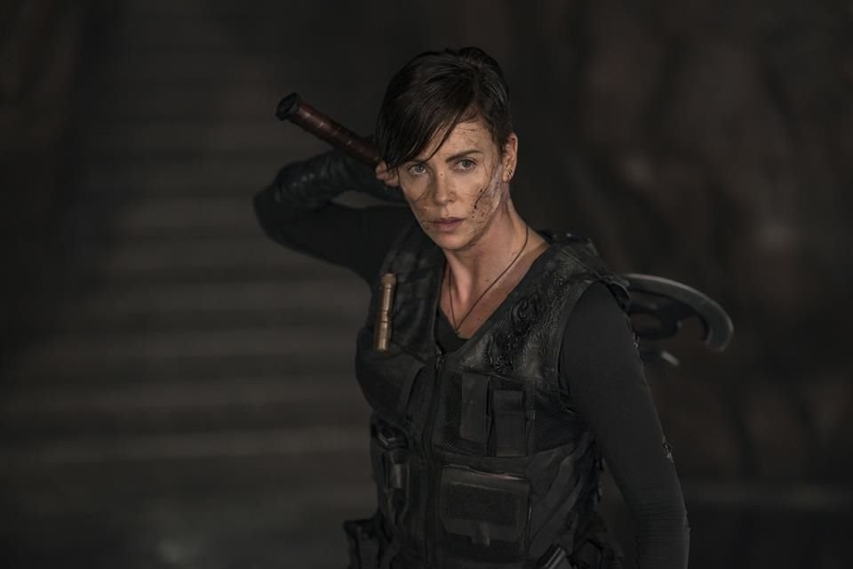 Al protagonizar 'La Vieja Guardia', Charlize Theron se hizo varias heridas que le requirieron tres cirugías.