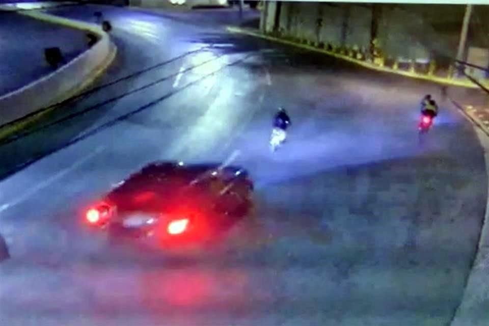 Una cámara de seguridad captó la noche del jueves el momento en que la ciclista Cristina Serna fue arrollada.