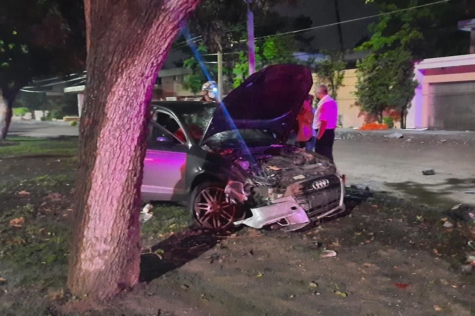 La conductora resultó con golpes en el accidente registrado en Calzada del Valle y Río Balsas.