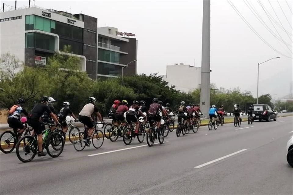 El inicio de la caravana fue a las 13:57 horas, con la participación de familiares, amigos y ciclistas allegados a la fallecida.