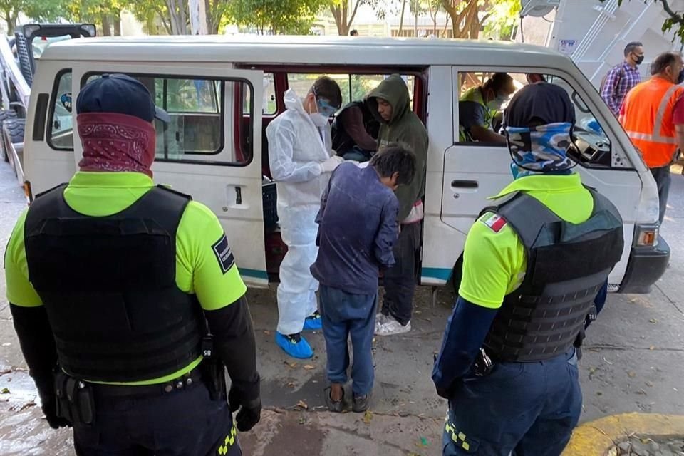 En el operativo estuvo personal del DIF y Servicios Médicos Municipales para verificar el estado de salud de las personas.