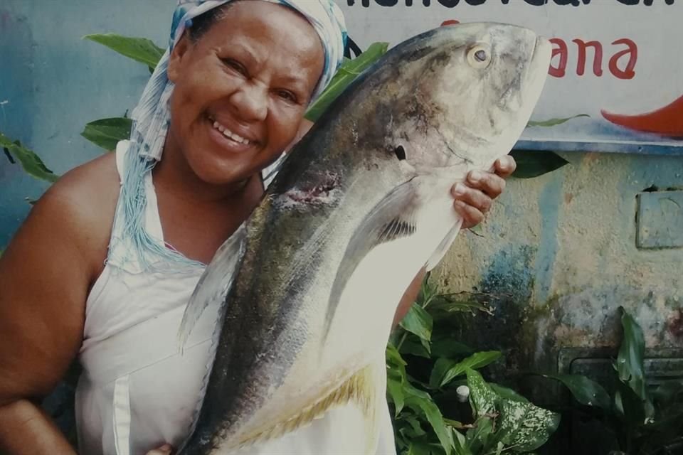 En el 'Ré Restaurante Doña Suzana', de Salvador, Brasil, la especialidad es la moqueca, un estofado de pescado con aceite de coco y vegetales preparado con pescado del día.