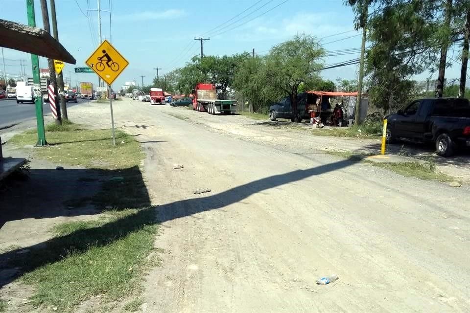 La ciclovía de Apodaca exhibe daños.