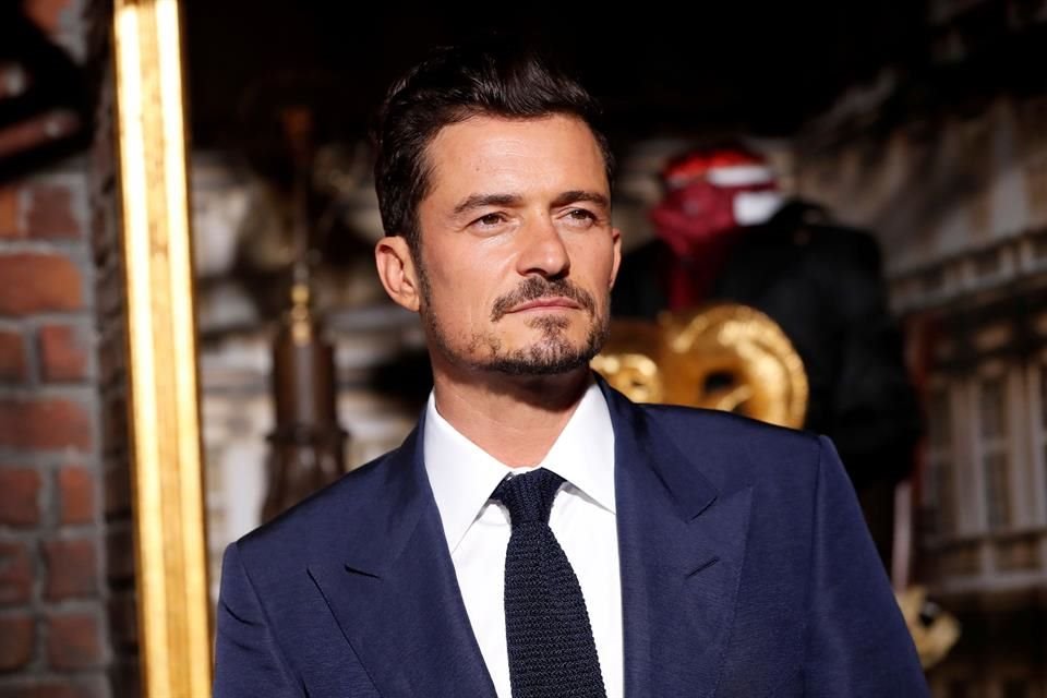 Orlando Bloom se tatuó el nombre de su perrito, Mighty, para honrarlo tras su deceso.