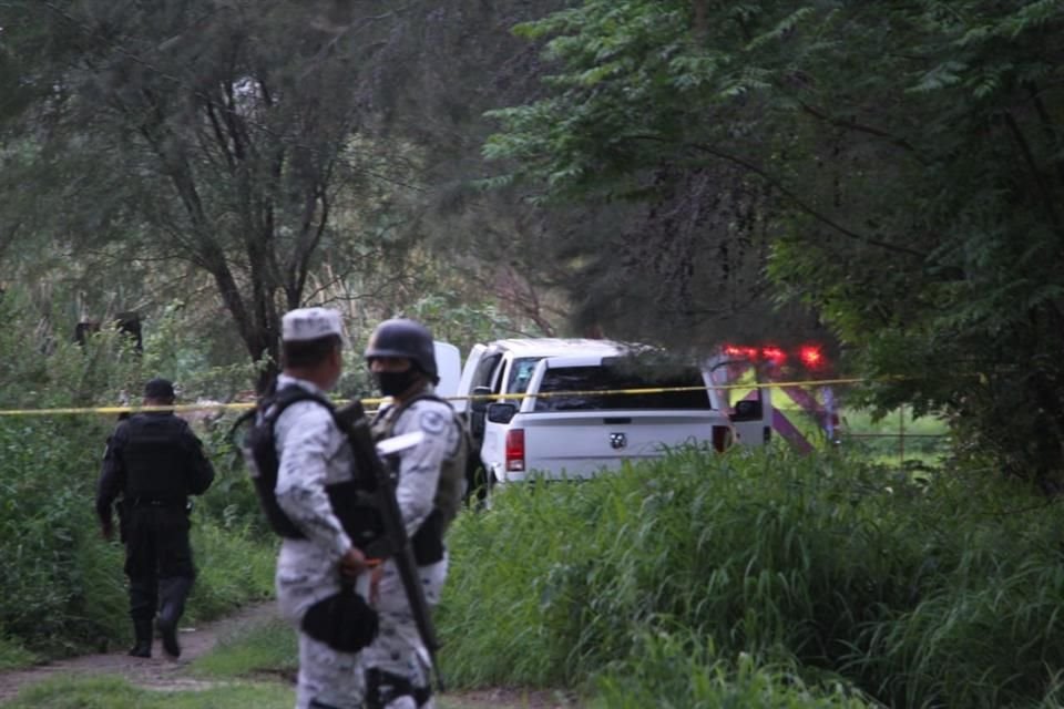 A la orilla de brechas de terracerías fueron hallados los cadáveres de dos hombres en la Colonia Las Liebres de Tlaquepaque.