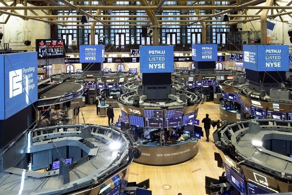 En el último día de agosto, el S&P 500 y Dow Jones cayeron un 0.22 y 0.78 por ciento, respectivamente. El Nasdaq subió un 0.68 por ciento, situándose en los 11 mil 775.46 enteros y logrando de nuevo una marca histórica.