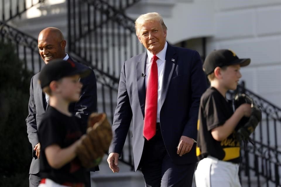 Trump recibió además a un grupo de niños de Ligas Pequeñas.