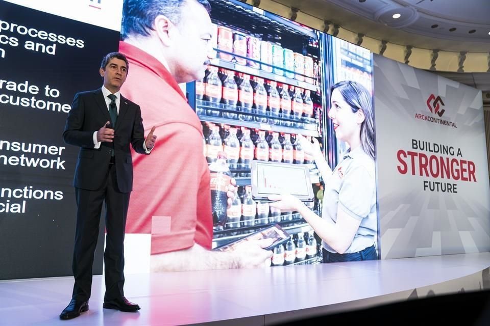 Arturo Gutiérrez Hernández, director general de Arca Continental, habló con analistas tras publicar sus resultados financieros del cuarto trimestre de 2023.