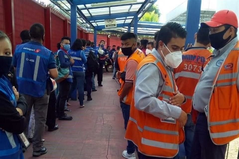 Tras registrar pérdida de 975 mil empleos desde abril por pandemia, AMLO presumió recuperación de 10 mil en apenas 7 días.