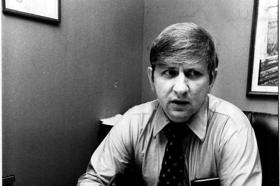 Joseph R. Kozenczak inició la investigación en torno a la desaparición de Robert Piest el 12 de diciembre de 1978.