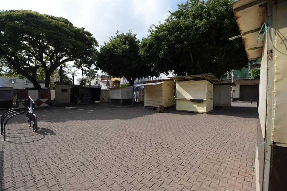 Ante el aumento de casos de Covid-19 en la cabecera de Tlajomulco, autoridades ordenaron cierre de comercios no esenciales sábado y domingo.