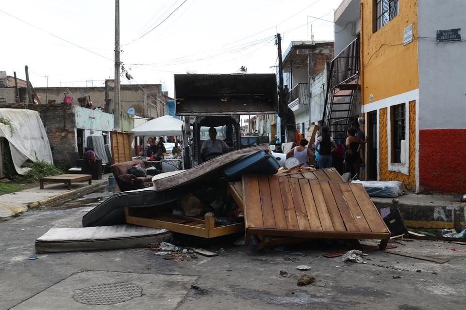 El Gobierno de Guadalajara instaló albergues para damnificados de la Colonia El Deán, quienes perdieron sus pertenencias tras la tormenta.