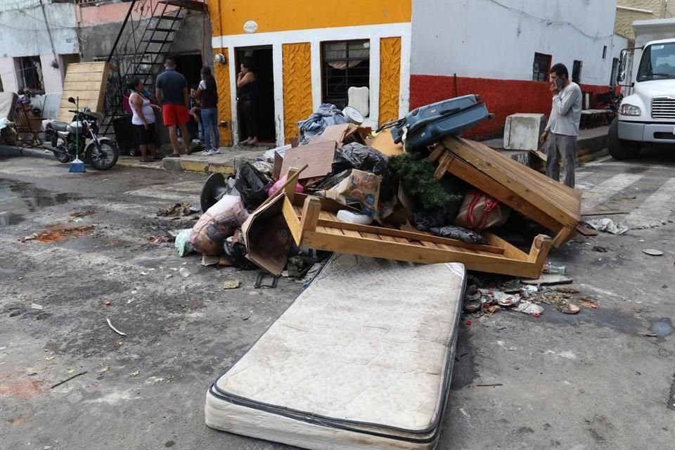 Ríos de lodo y materiales se acumularon durante las primeras horas del domingo.