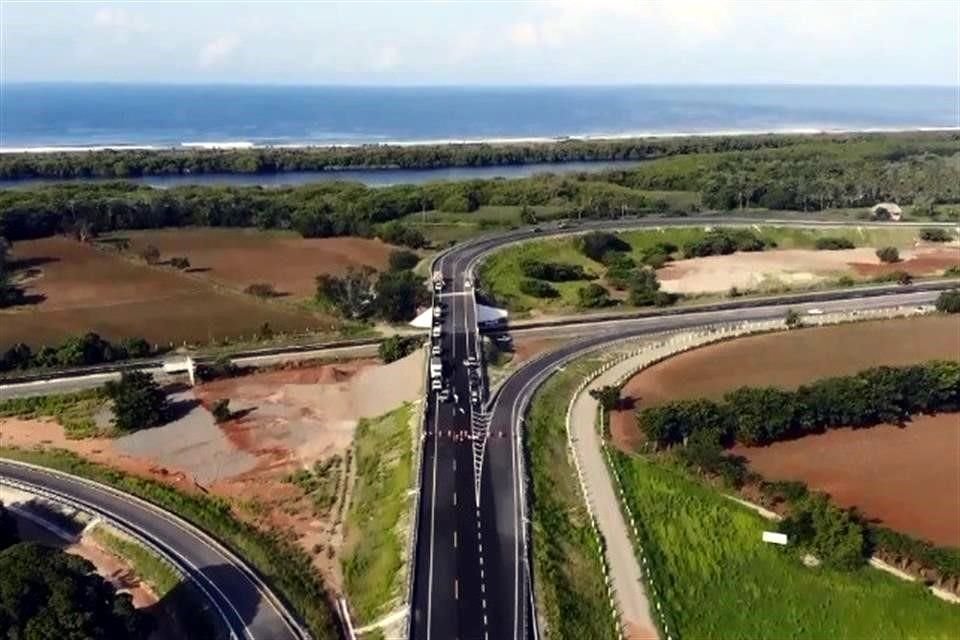 La autopista acortará el tiempo de viaje de Oaxaca capital a la costa del estado.