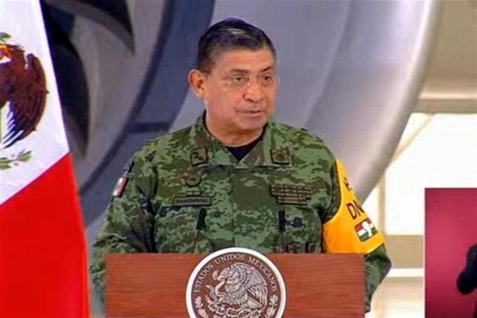 El General Sandoval en la conferencia mañanera.