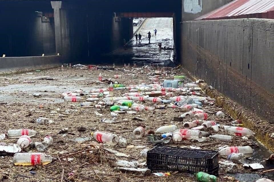 En Monterrey se han recogido más de 72 toneladas de basura tras el impacto de 'Hanna'.