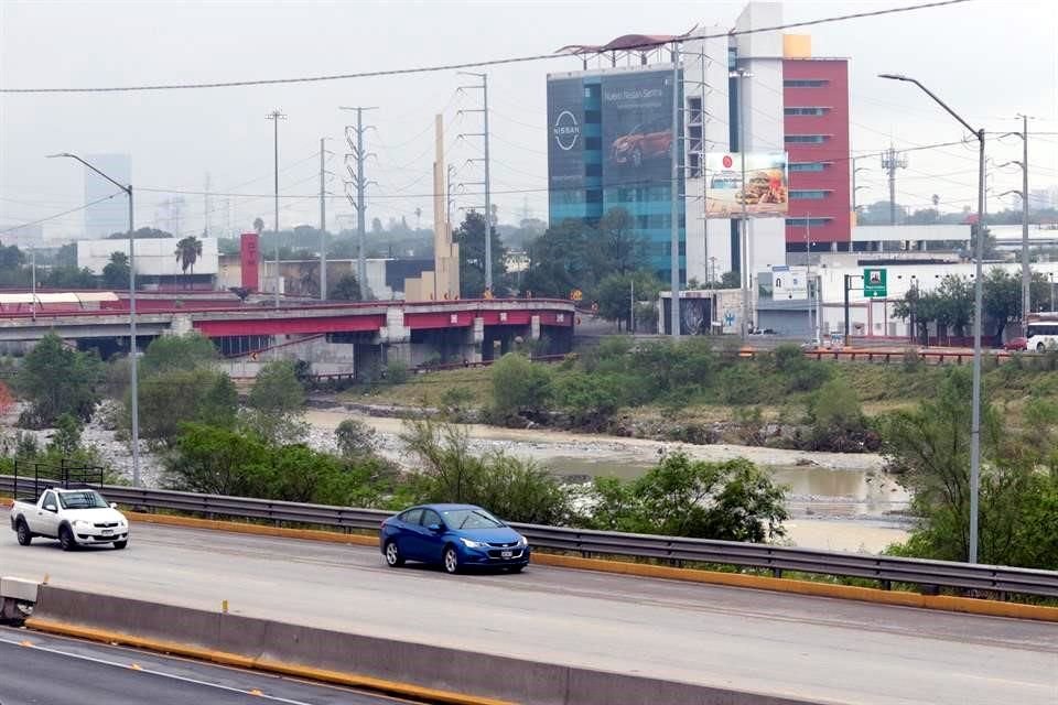 El cauce del Río Santa Catarina creció con las lluvias de la tormenta 'Hanna'.