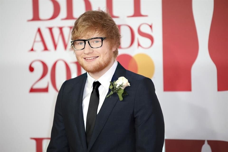 Ed Sheeran confesó que su mala alimentación y su consumo excesivo de alcohol en su gira del 2015 le causaron problemas de ansiedad y depresión.