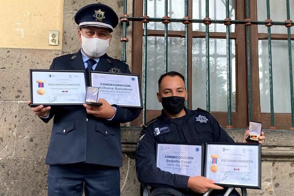 Rodolfo Exaul y Krihsna Baladeva recibieron un reconocimiento al mérito policiaco.