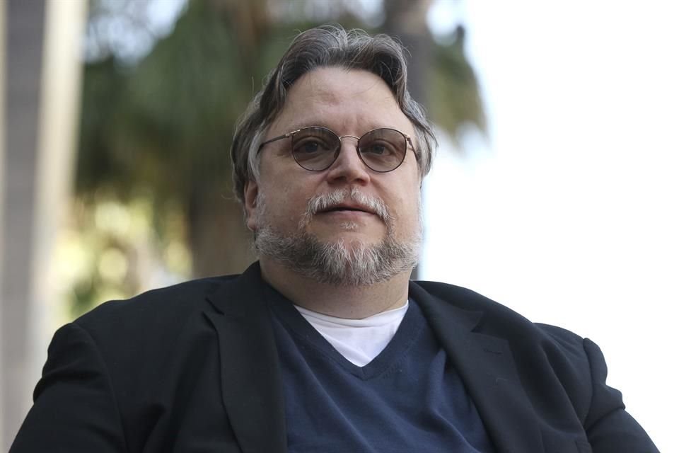 Guillermo del Toro comparó trabajar en el set de 'Nightmare Alley' con la labor de un quirófano, por los lineamientos de salud que deben seguir.