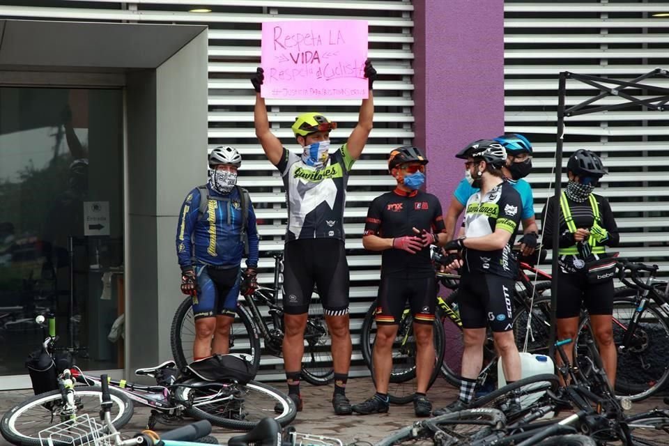 Los presentes piden justicia para la ciclista Cristina Serna.