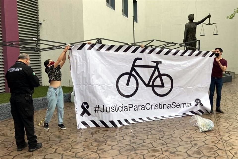Ciclistas exigen justicia para Cristina Serna, quien falleció tras ser embestida por una camioneta el pasado 16 de julio.