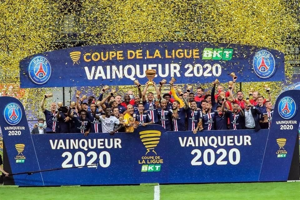 El PSG celebra su noveno título de la Copa de la Liga.