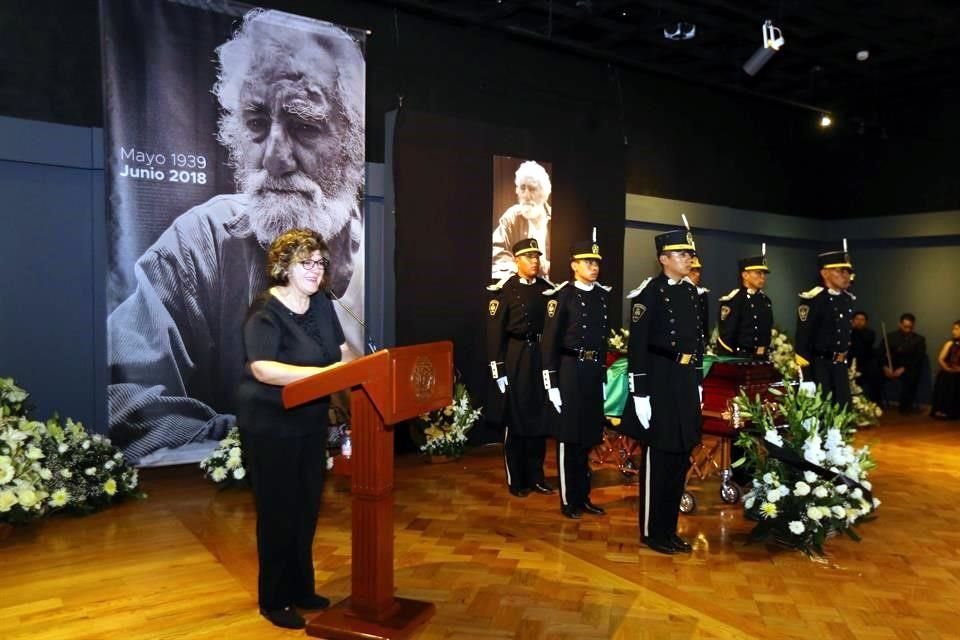 La viuda del artista, Martha Gómez Millán, compartió que, en los últimos meses, Cano siguió esculpiendo, pero ahora con barro y cera, pues tenía prohibido golpear con el yunque y el martillo.