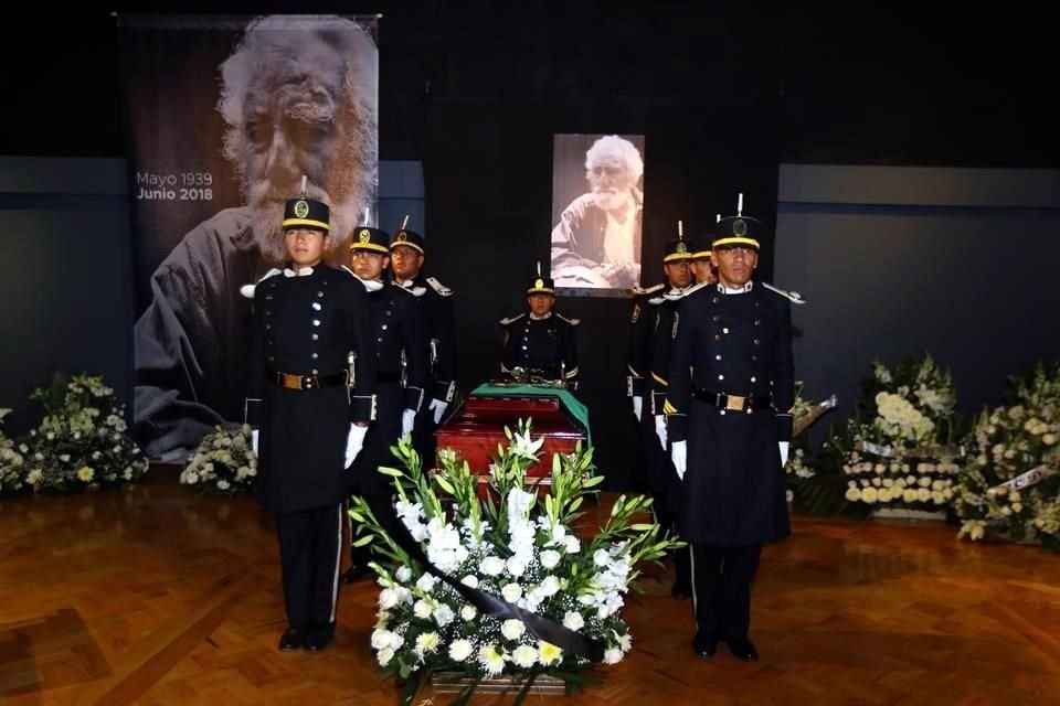 Posteriormente, el 'escultor de fuego' fue cremado en la Funeraria López.