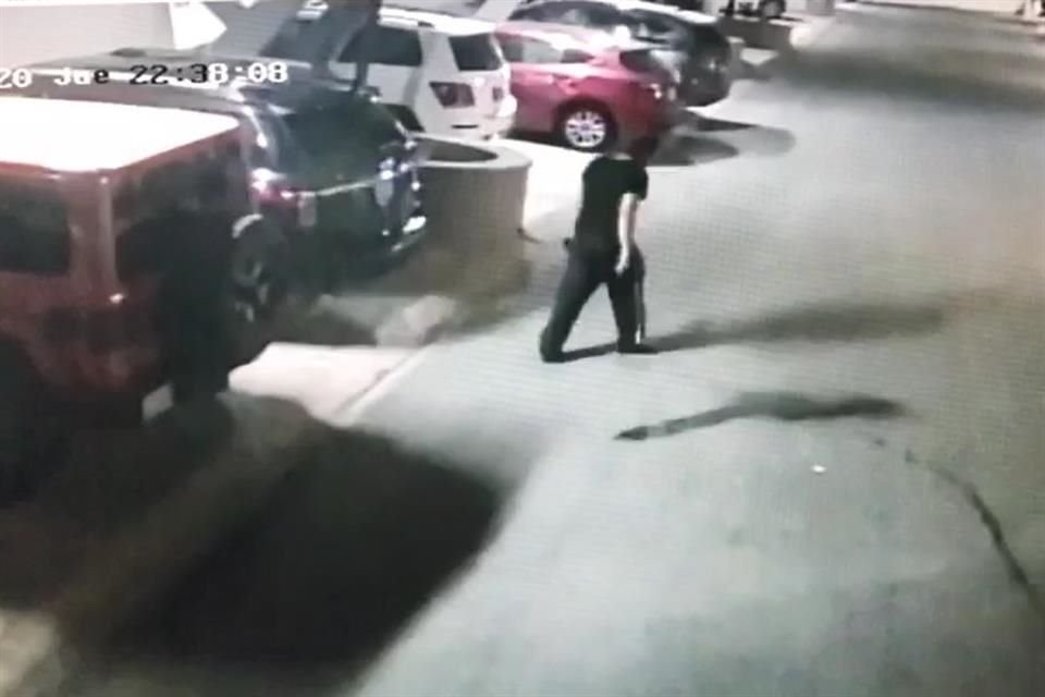 Tras el siniestro vial, el conductor estacionó la camioneta en el sector privado donde reside, y el vehículo fue asegurado posteriormente por la Fiscalía.