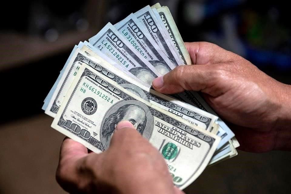 Al mayoreo, el dólar se ofrece a 22.5385 y se adquiere a 22.5286 unidades.