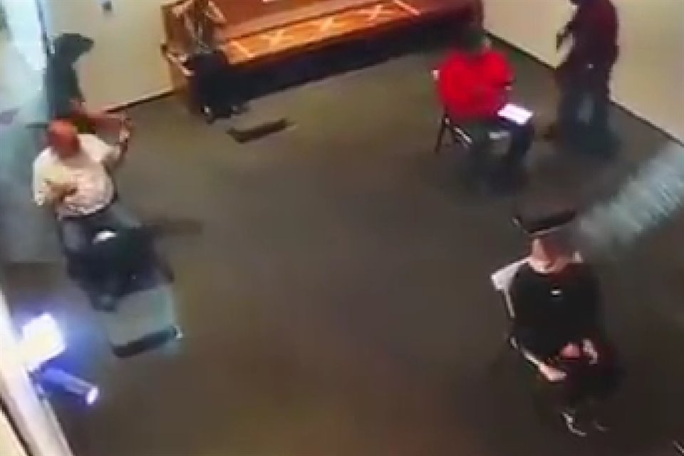 Cuando rezaban en una capilla, los feligreses de una iglesia en Bugambilias, en Zapopan, fueron robados por un grupo de sujetos armados.
