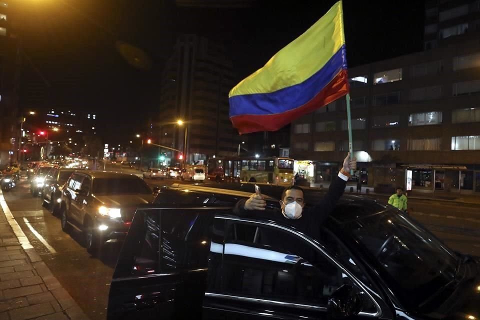 A pesar de los llamamientos, emitidos por las autoridades, para no realizar movilizaciones por motivos de bioseguridad, los uribistas expresaron su descontento en Barranquilla.